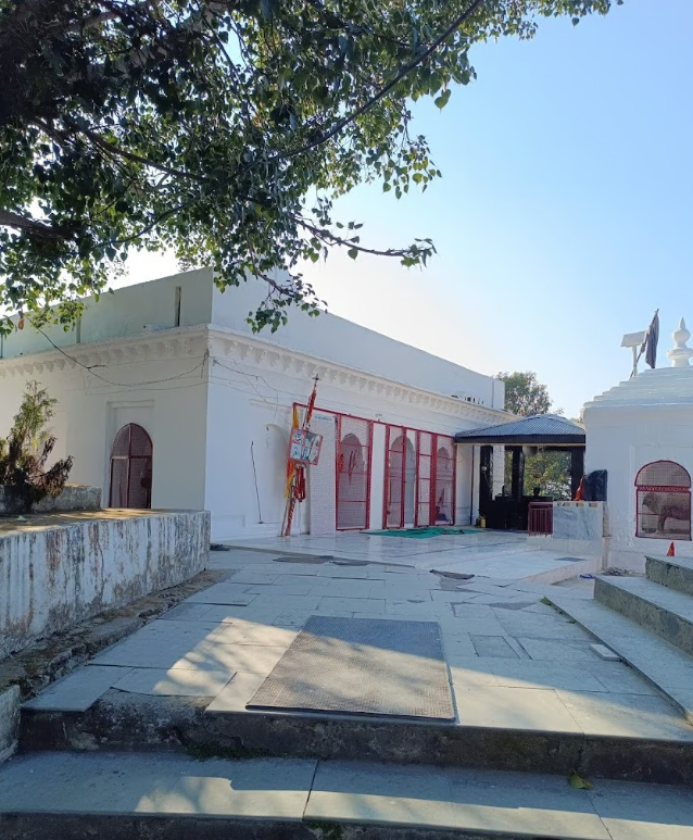 Baba Baroh Temple