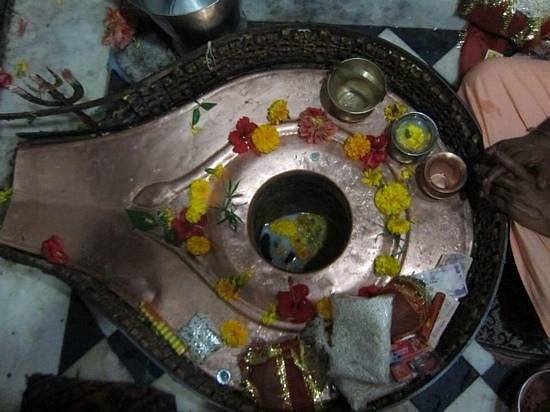 shivling in kaleshvar mandir kangra