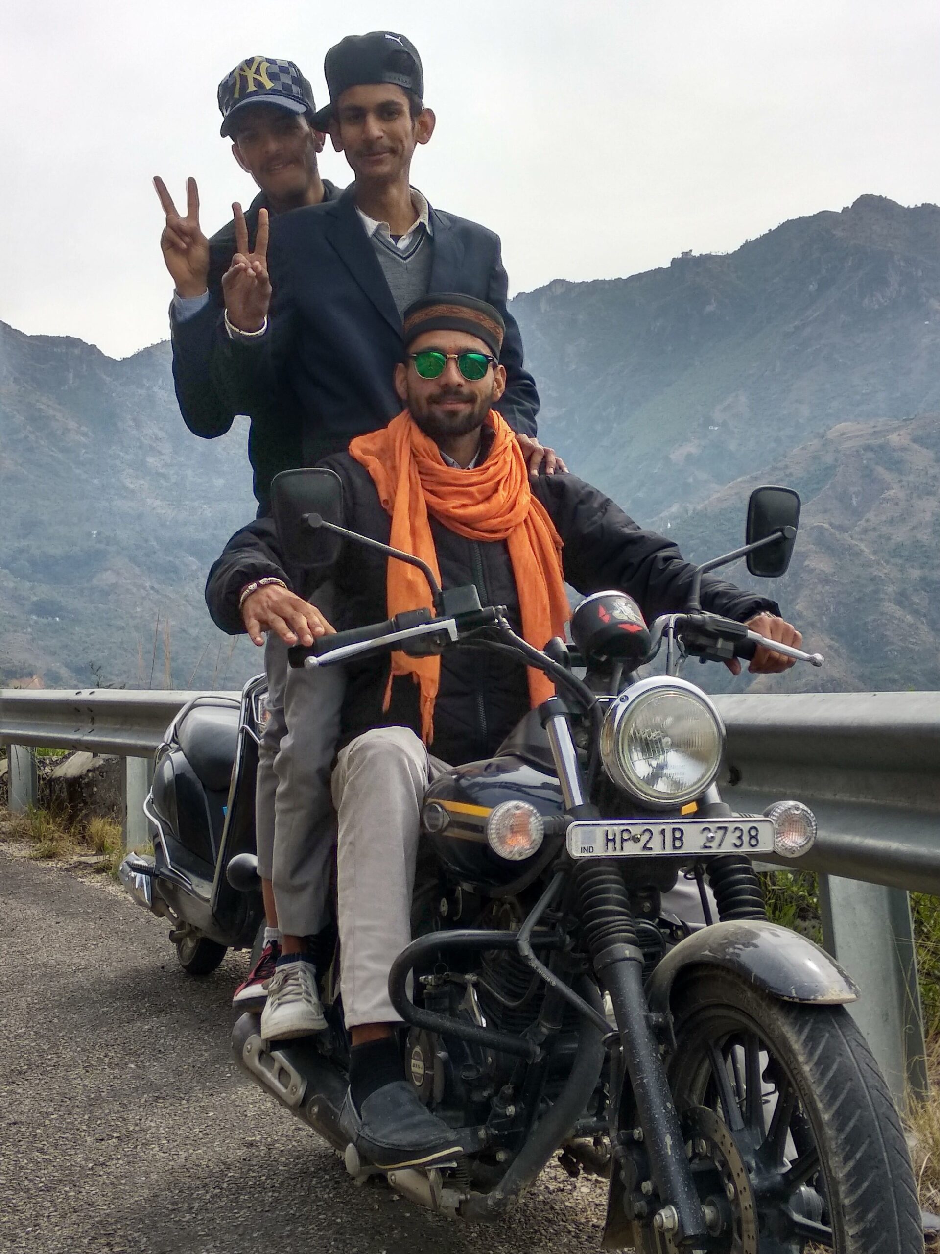 bandla dhar with friends